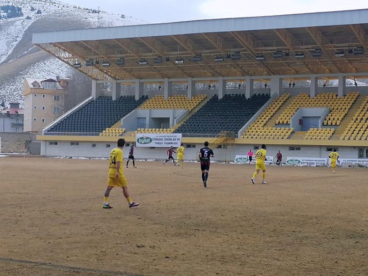 Bayburt Özel İdare spor Genç Osman Stadyumunda ağırladığı Düzce spor’la 1-1 berabere kaldı
