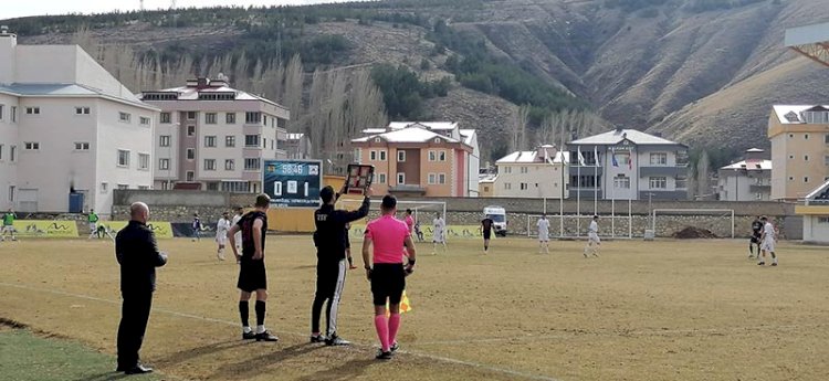 Bayburt Özel İdarespor kendi evinde tek golle mağlubiyet.