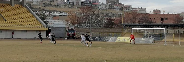 Bayburt Özel İdarespor kendi evinde tek golle mağlubiyet.